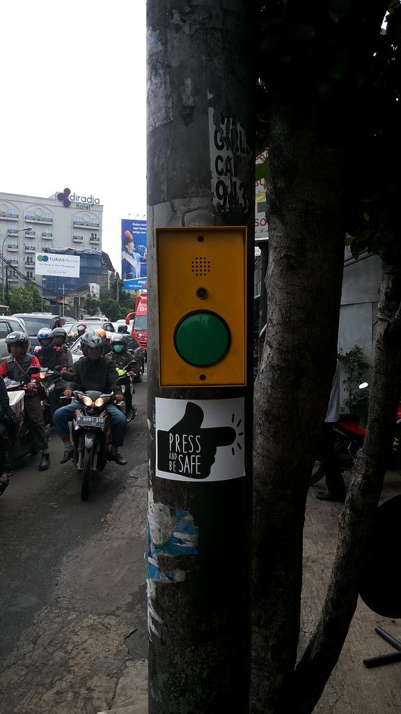 pressnbsafe's tweet photo. Udah pernah liat yg seperti ini?? Kalau udah, berarti kalian udah pernah ketemu kampanye #pressnbsafe http://t.co/rmXMsEO0CH