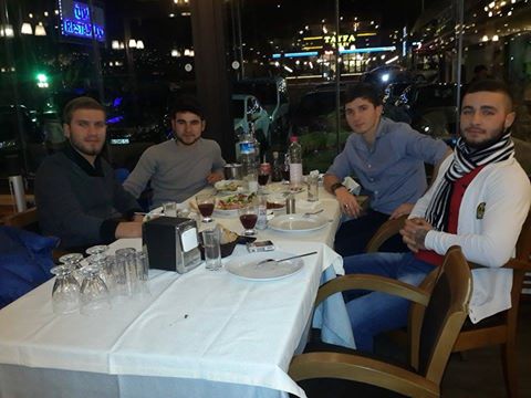 Vuralaras6's tweet photo. kardeslerimle raki balik http://t.co/YkyEHiV4MM