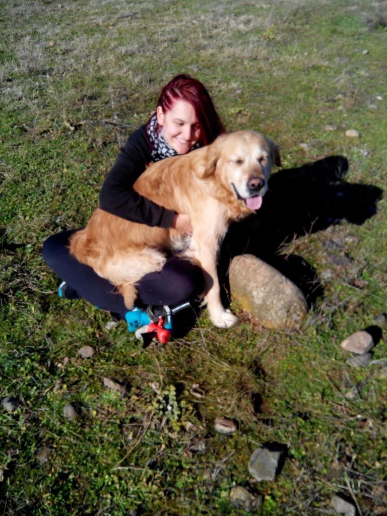 Barbara_izq's tweet photo. Que buenas conpañias @LidiaIzk y #becquer http://t.co/uih8MqdAsU