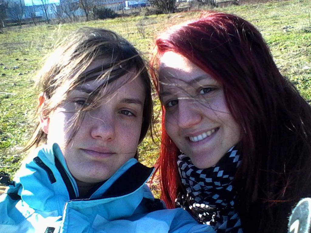 Barbara_izq's tweet photo. Que buenas conpañias @LidiaIzk y #becquer http://t.co/uih8MqdAsU