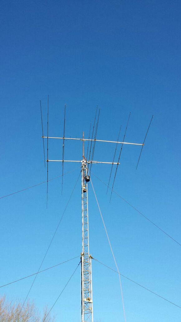 PI4COM's tweet photo. Work completed and we are QRV on 12m and 17m again. Just in time for #EP6T and #k1n :-) #hamradio http://t.co/cRHcGZ2ui8