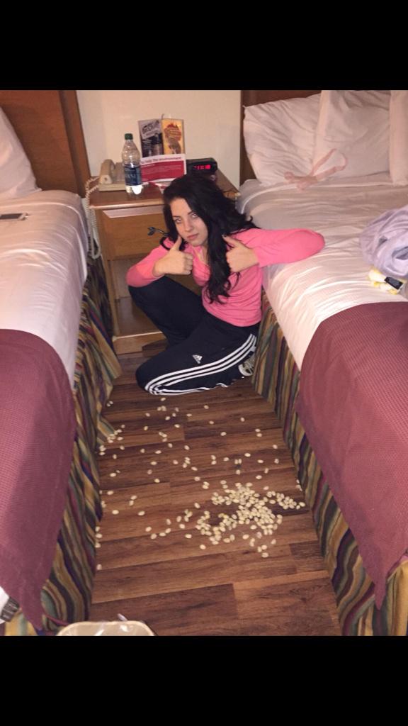 ayyeee_its_mara's tweet image. First thing that happened at #Spree15