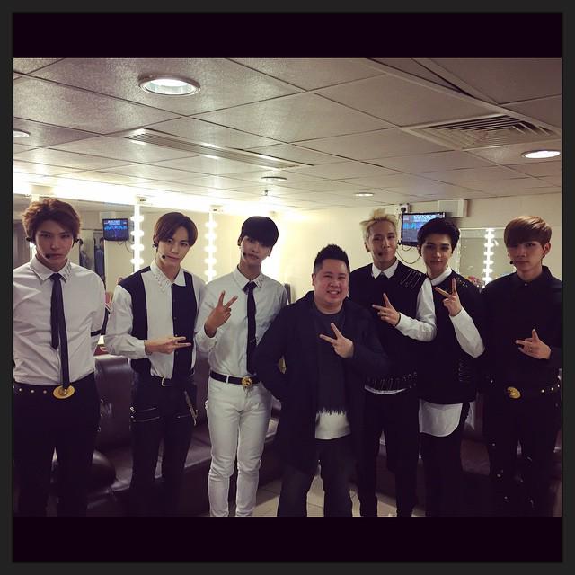 B7jfYm4CUAAOTX-.jpg:large