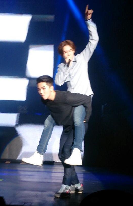 CHOIPLOYLO's tweet image. นัมซงมีขี่หลังกันอีกด้วยค่ะ กริ๊ดดดดดดดด อย่างนี้รู้เลยใครเป็นผู้นำ 5555555  #NamSong