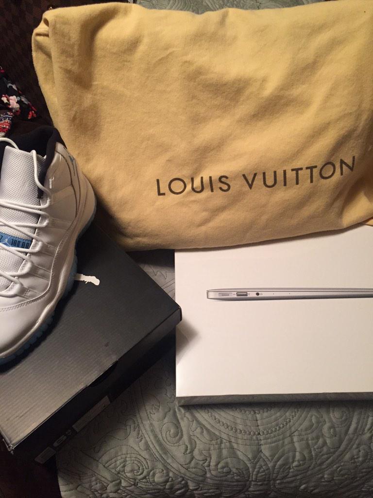 tcarter24's tweet photo. Well....she gets the best year round! #spoiled http://t.co/lWi3sYVhO8