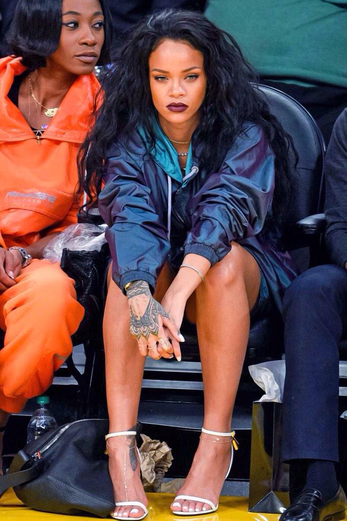 MissTaylorCombs's tweet photo. When you see the female that was commenting on all of bae's pics... http://t.co/9Abd39xKL7