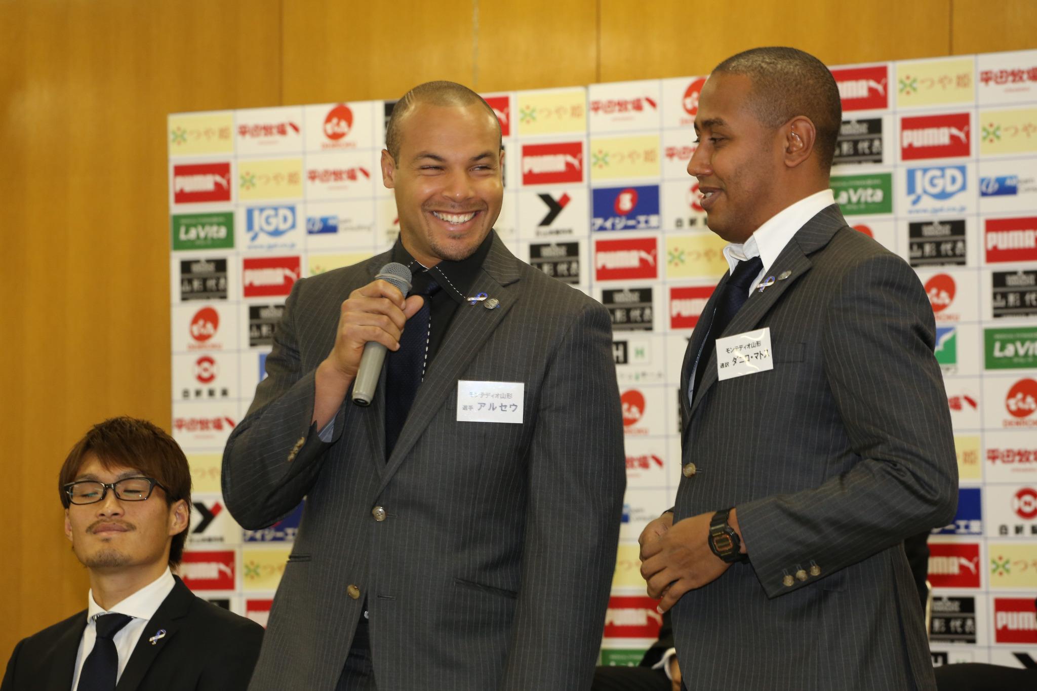 モンテディオ山形広報 Montedio Yamagata 会見中見せるアルセウ選手の笑顔 見事な日本語での挨拶でした Montedio 山形総力戦 Http T Co Co1rbt6d6z モンテディオ山形広報 Montedio Yamagata 会見中見せるアルセウ選手の笑顔 見事な日本語での挨拶でした Montedio 山形総力戦 Http T Co Co1rbt6d6z