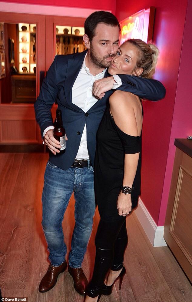 дени жена. дени жена. дэнни мэслин с женой. дэнни девито с женой. дени жена.