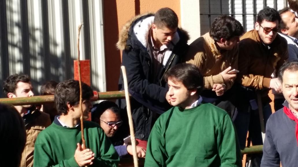 LorenaLimon's tweet photo. Ambiente de encierro en @LaPueblaDelRio con @AFdezPineda y @Pablo_Aguado #yovoyalencierro #sansebastian2015 http://t.co/EkupQyKBDk