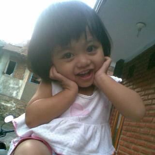 DindaShafiraAng's tweet photo. My cuteys sister:){} http://t.co/cOmzy88tPj