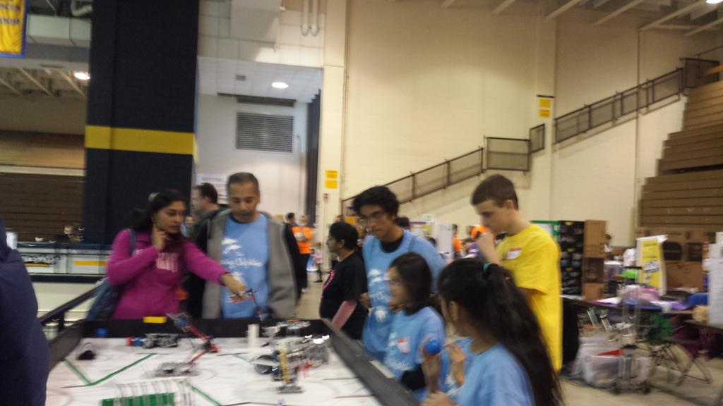 DaringDolphins's tweet photo. The Dolphins with young mentor @HarshizzleSingh from @FRC4828 http://t.co/cHHE2lklTo