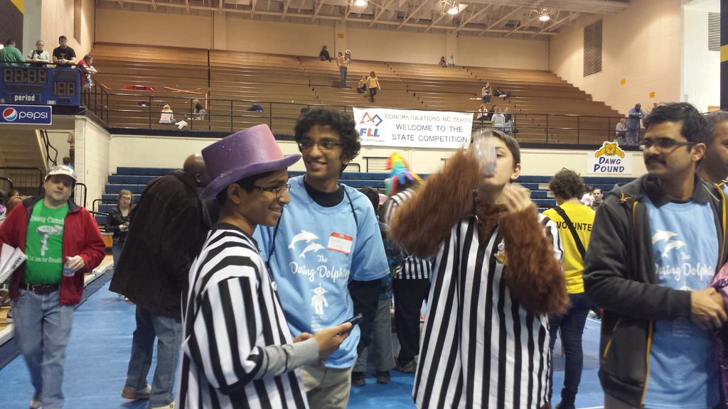 DaringDolphins's tweet photo. The Dolphins with young mentor @HarshizzleSingh from @FRC4828 http://t.co/cHHE2lklTo