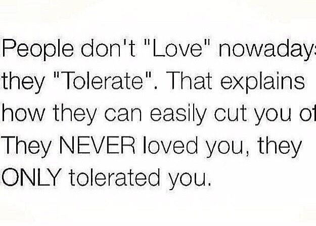 iadorewomen_'s tweet photo. Smh 😔 http://t.co/vRKsuaRsoK