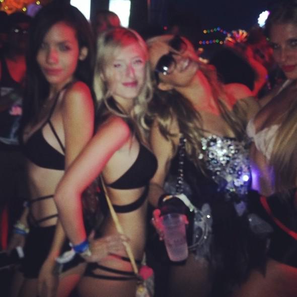 Aria__Nina's tweet image. Partied all night with this bitch lol @Slutfactory76