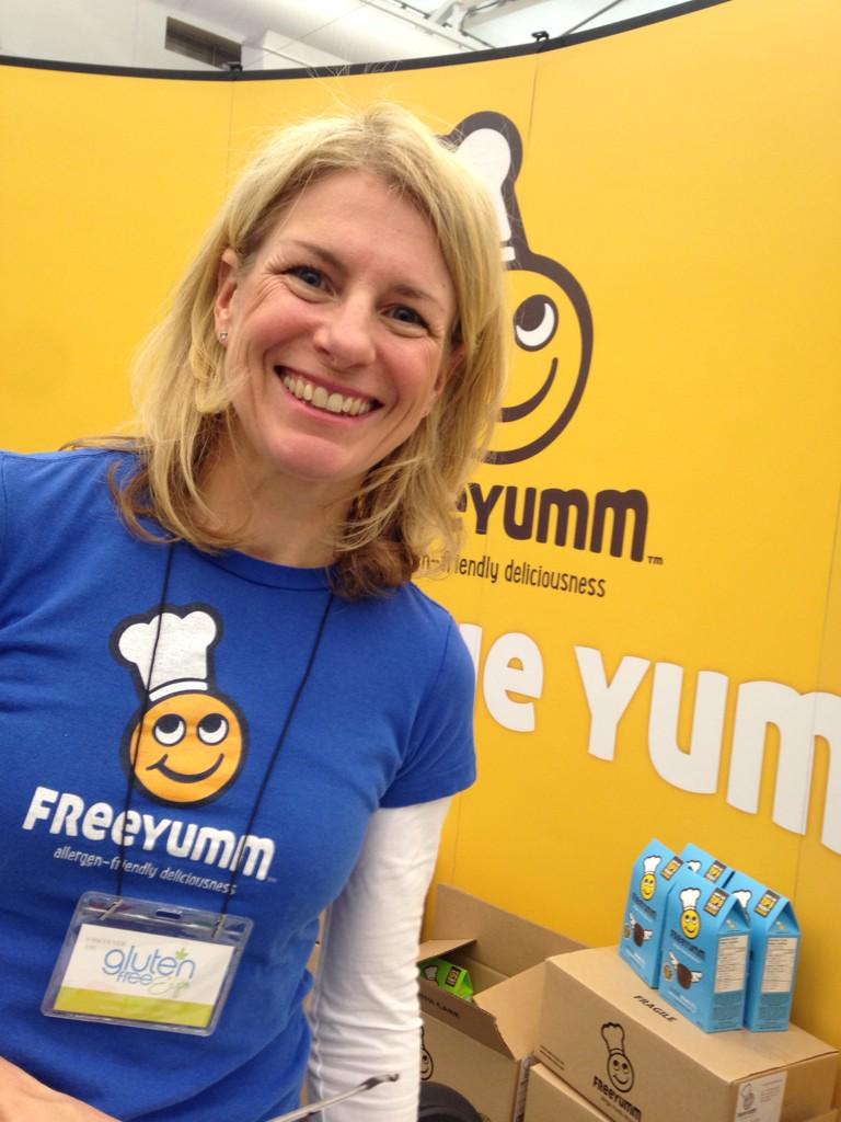 brisaul's tweet image. Sarah @freeyumm rockin' it@GlutenFreeExpo1 sample lineup down the aisle. #sharetheyumm #fluidclient