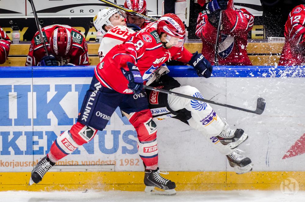r1kuexposures's tweet photo. #GrillForce meets #Poukkula. #HIFK #JYP #Liiga #Grillfors @HIFKHockey http://t.co/gtQGzabFsd