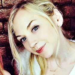 NomanTwd's tweet photo. Good afternoon family #EmilyKinney @emmykinney love you beautiful blonde http://t.co/wfjzyyH2Mg