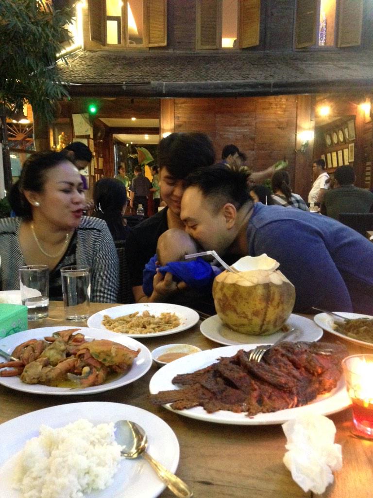 Cium om <a href="/bangbily/">Billy Syahputra</a> <a href="/MakVeraZanobia/">vera zanobia sukari</a> mas sigit