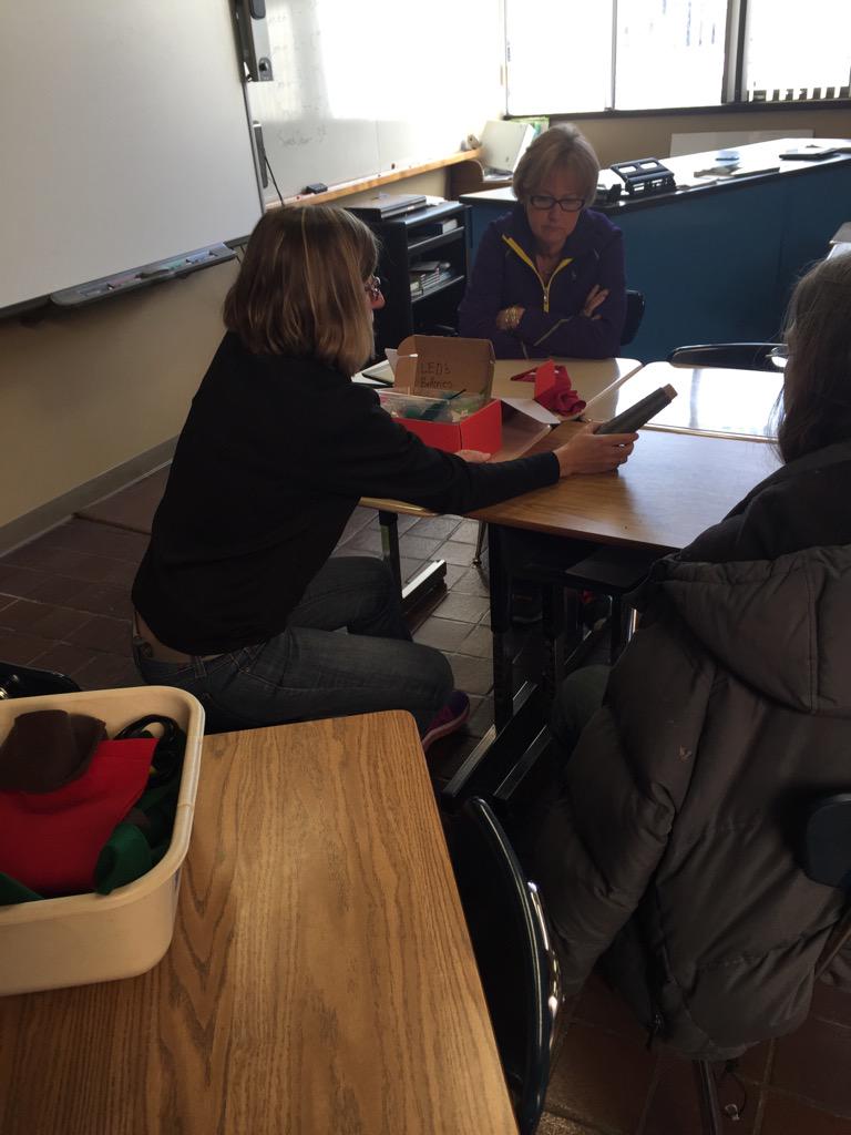 edcampROC's tweet photo. Circuitry in STREAM: collaborative project with 5th and 11th grade with conductive thread #edcamproc @EdcampUSA in S2 http://t.co/Jlbkk2mku5