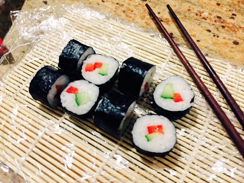 GabriellaSpree's tweet photo. Not a bad first attempt at making sushi 💁 http://t.co/gIWh8hbuOg