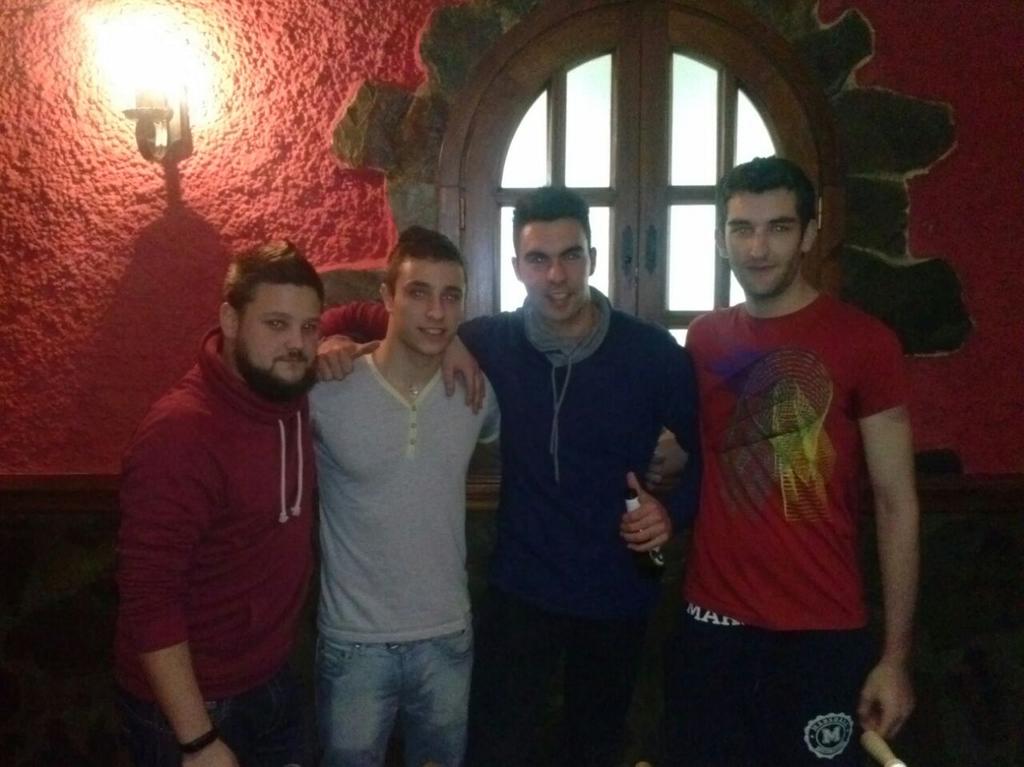 TAVERNENE's tweet photo. Finalistas del II Torneo de futbolín Tavernene. @alvaro_chuck  @tiedra_14 @NaachPe #Santi http://t.co/fCrApQ5FpZ