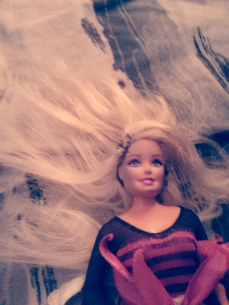 THANKS BARBIE BLANK FOR MAKING ALL BLONDE EVERYTHING TO COMEBACK AND HAPPY BELATED BIRTHDAY 