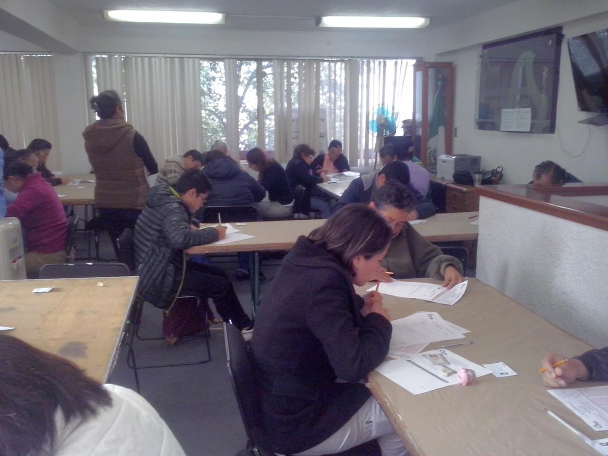 Distrito_VIII's tweet photo. En la aplicación del examen de Auxiliares Electorales. http://t.co/Q71qq8Zw9r