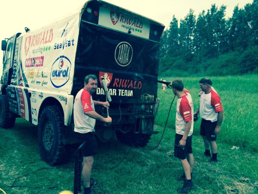 EwaldRiwald's tweet photo. De complimenten aan het Riwald Service Team ook hun hebben een grote bijdrage geleverd aan het behalen van de finish. http://t.co/o6O2v6hLfj