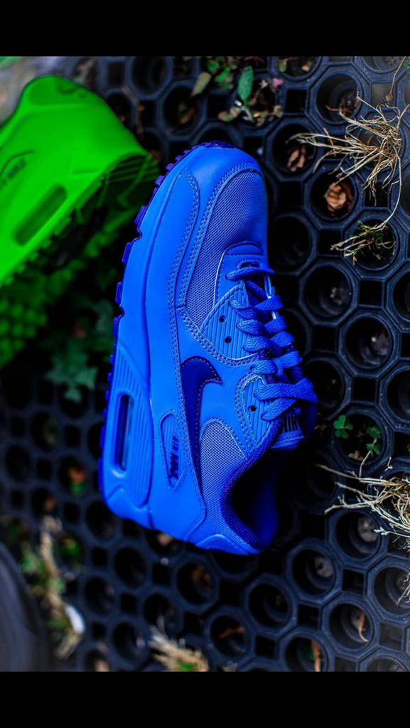 DapperDecisions's tweet image. Nike Air Max 90 GS in Blue.