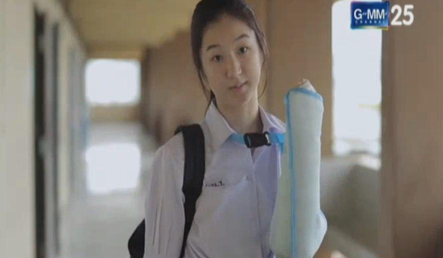 ท่าโชว์เฝือกเตรียมแปลงร่างสุดๆ.. #คราบ #เพื่อนเฮี้ยนโรงเรียนหลอน
cc:<a href="/THANAERNG/">akun jajan</a>