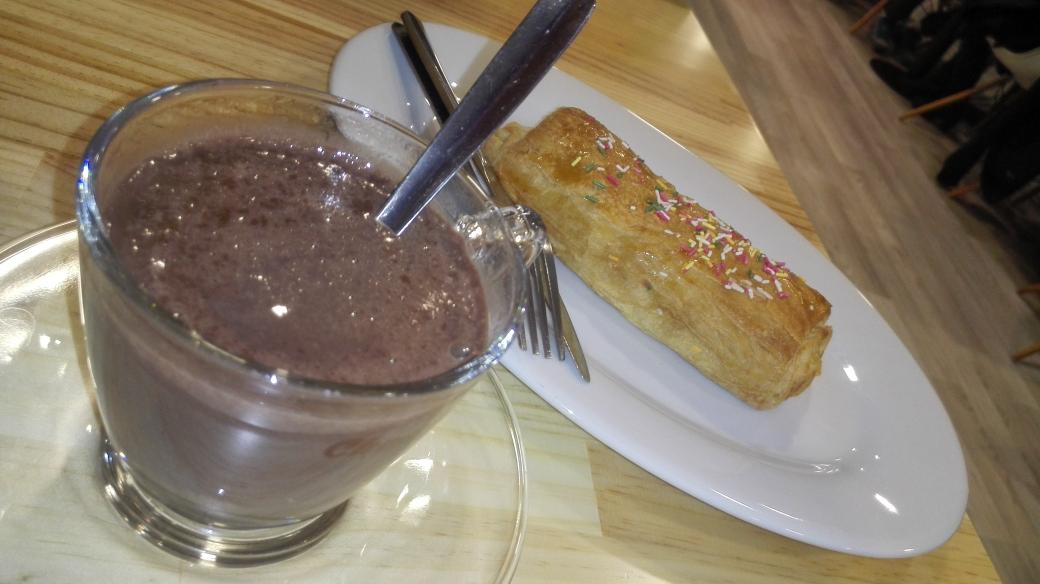 Nieva78's tweet photo. Merienda con @JuampeMurillo http://t.co/3n7b8ipMBD