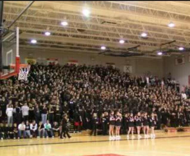 beststudentsect's tweet photo. Linn-Mar High School. Possibly the most students I've ever seen at a basketball game! http://t.co/ifcH1Achff
