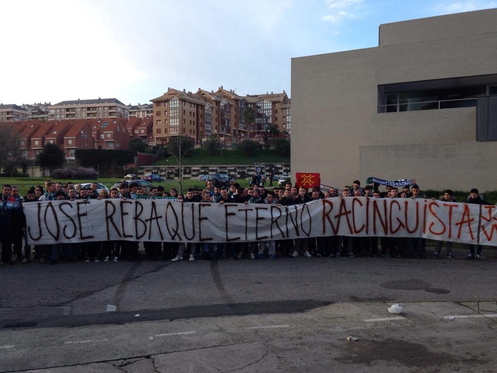 SukyRebaque's tweet photo. Honor!!!!! Esta gente es impresionante!!! 
Desde el cielo con nosotros. 
Eterna @JJVV86 . Hoy ganamos.
@siempre_rafa http://t.co/HBZ0DagY52