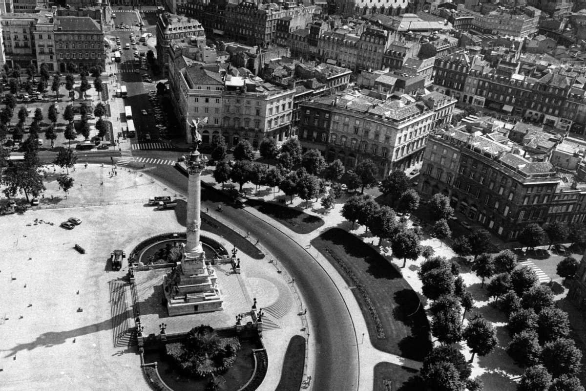 SO_Bordeaux's tweet photo. En images : redécouvrez Bordeaux vue du ciel dans les années 80 http://t.co/IwETJ59UAe http://t.co/938rTIHmv1