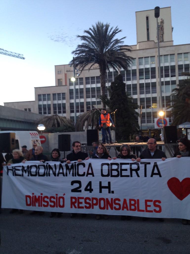 SanitatTGNPubli's tweet photo. Ja hem arribat a l'Hospital Joan XXIII per reclamar #Hemodinamica24H a #tarragona amb el cor no s'hi juga!! http://t.co/owpyoPqPkS