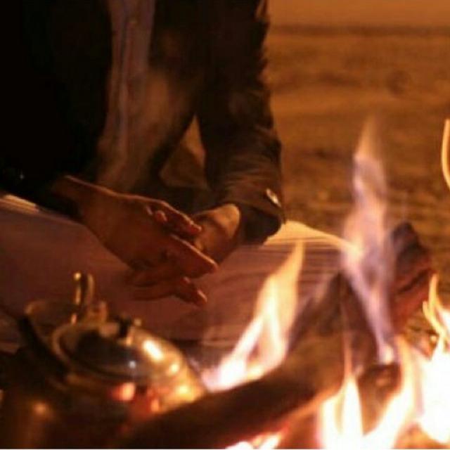 Aljaze_123's tweet photo. ياماحلى الجلسه على شبت النار
جـنبك نشاما حافظين البداوه

والدلـه اللي وسطـها بن وبهار
تطـبخ على جمرالغضا بالهداوه http://t.co/n0DiH0tuB0