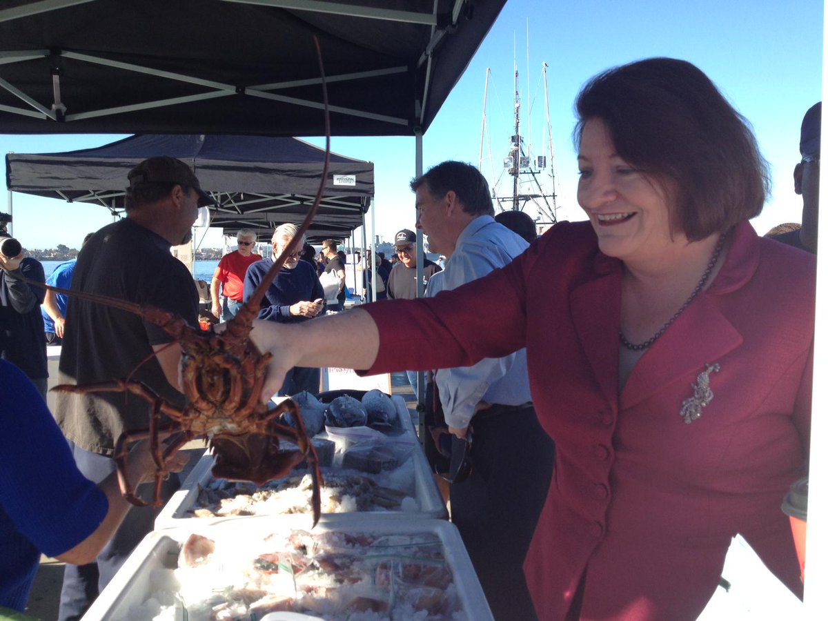 toniatkins's tweet photo. Fantastic fresh catch on at Tuna Harbor Fish Mkt! I'm announcing #PacifictoPlate legislation to support coastal mkts http://t.co/0dGwAJ2cbc