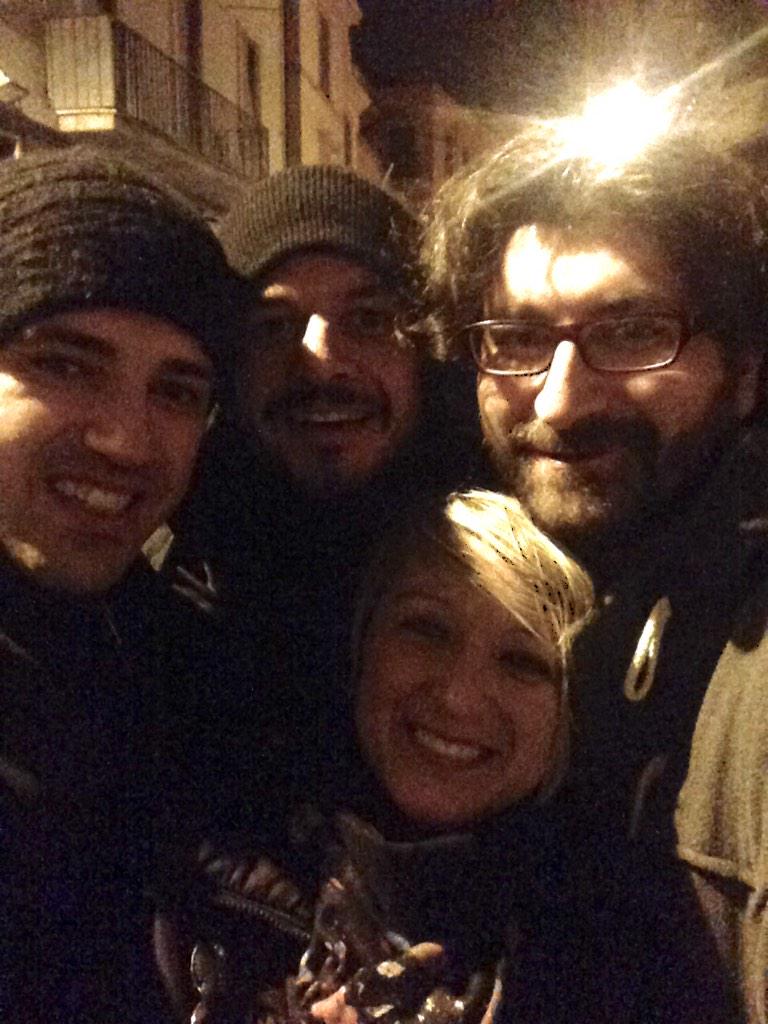 alexio_77's tweet photo. #spingitoridiserate #maurìvaadormiretantochiudiamonoi #cappelliinprestito @jelot_it @DarkPigna @CateTomTom http://t.co/bkrYp4yMZy