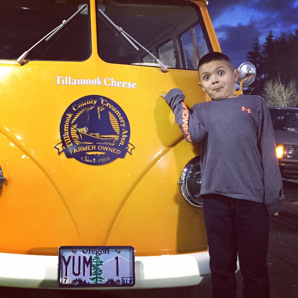 LilDondo's tweet photo. Saw the @TillamookCheese #MiniLoaf http://t.co/U3bA2O76Js