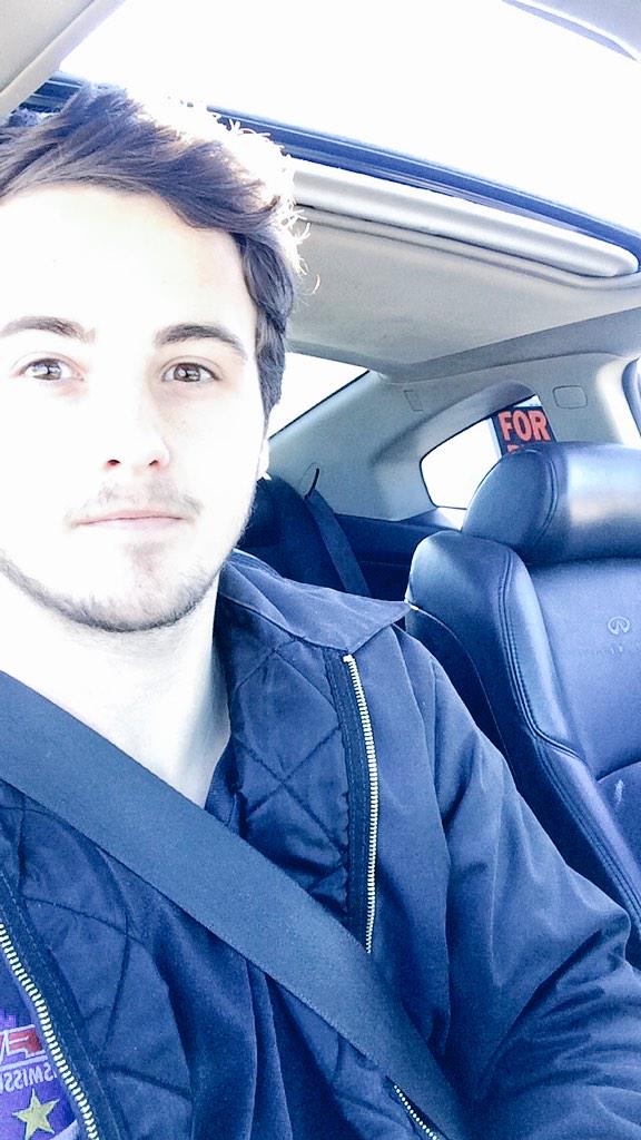 eddiemartin823's tweet photo. Sun roof open and bumpin hardstyle #doomdoomdoomdoom http://t.co/6xf3dJ6UgH