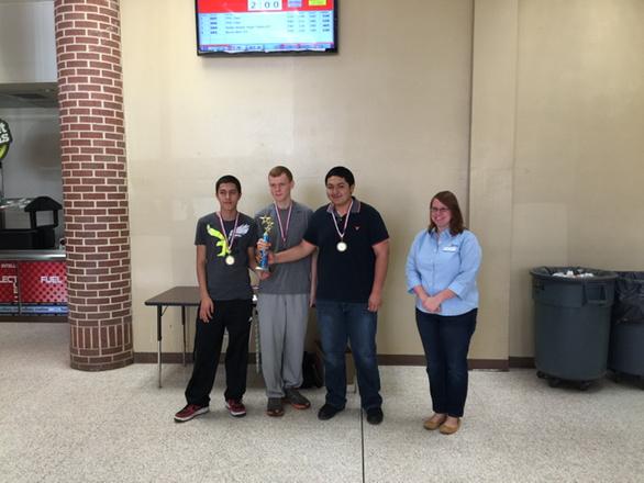 TigersTHS's tweet photo. 1st place team http://t.co/gDSYB15rky
