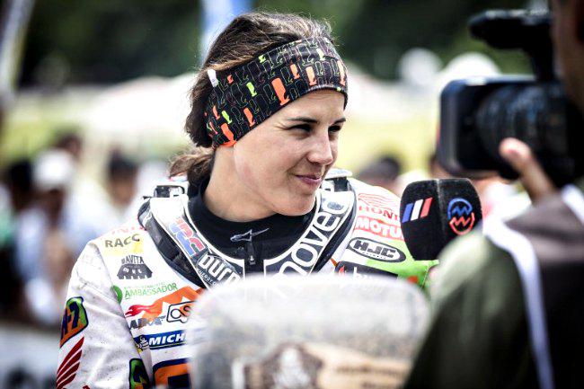 mundomotero's tweet photo. #Dakar2015 Laia Sanz: “Ha sido un rally duro en el que han pasado muchas cosas” | http://t.co/fXDDyA8zTP http://t.co/4nbqenCOpo