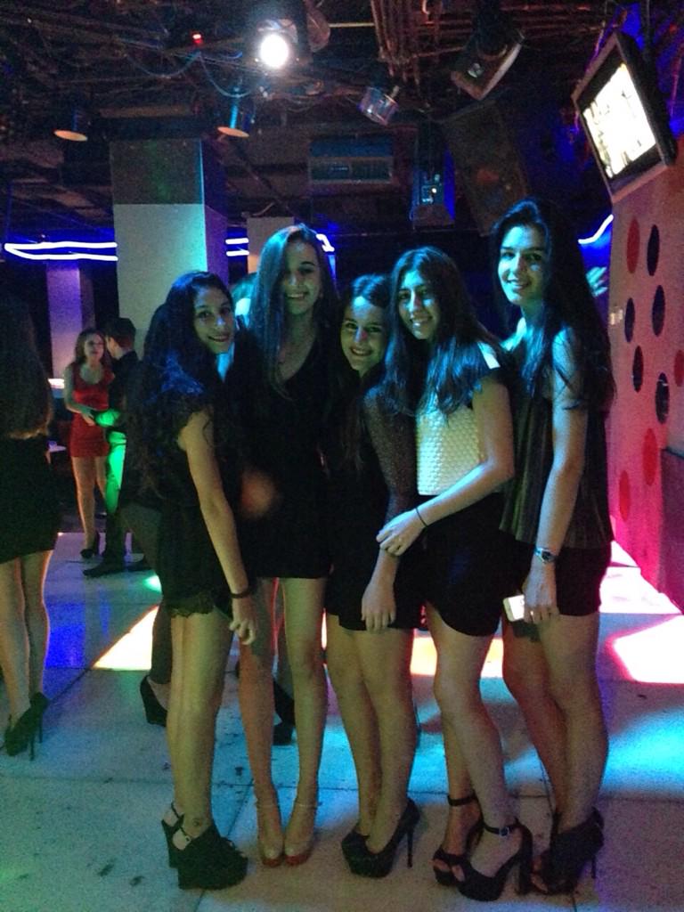 sirenasoy's tweet photo. #100happydays #day97 el teeeeam de ayer 😻 #andreasintwitter  @elena_vg @barbaramtzm @inestrevinoo http://t.co/fLk4VVB3Eu