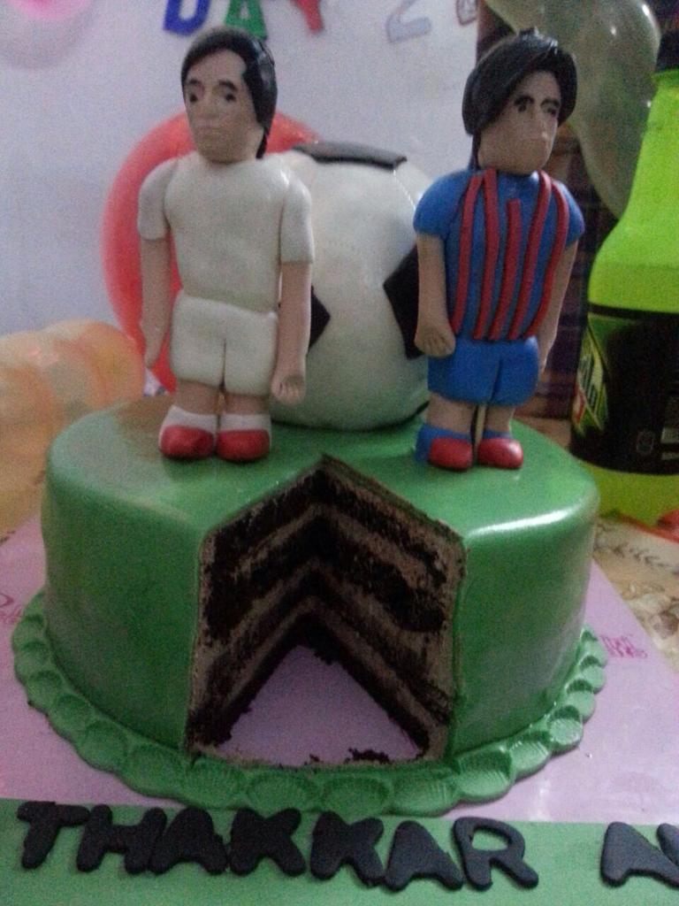 \" Happy Birthday, Alvaro Arbeloa. [ Aja jiggar cake khate hain 
