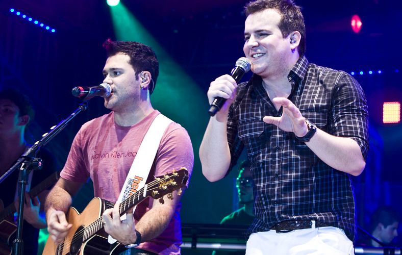 WorldMusicas_'s tweet photo. Basta um cheiro,
ou apenas um sorriso
Pra eu perder o meu ar e o juízo...♫♫ @MarcoseBelutti http://t.co/GG5MoQvD08