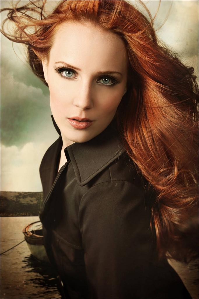 Happy Birthday Simone simons vocalista de la Banda Metal Sinfonico 