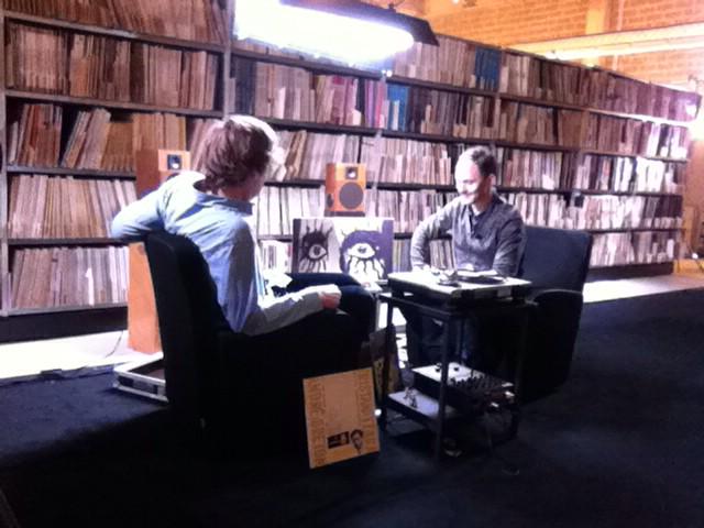 MerrylM's tweet photo. #ThurstonMoore Itw @franceculture @ConquetFC vidéo @RadioVinyle listening &amp; on #AliceCooper http://t.co/6TDub1o3XI http://t.co/Wh2jjIkl8c
