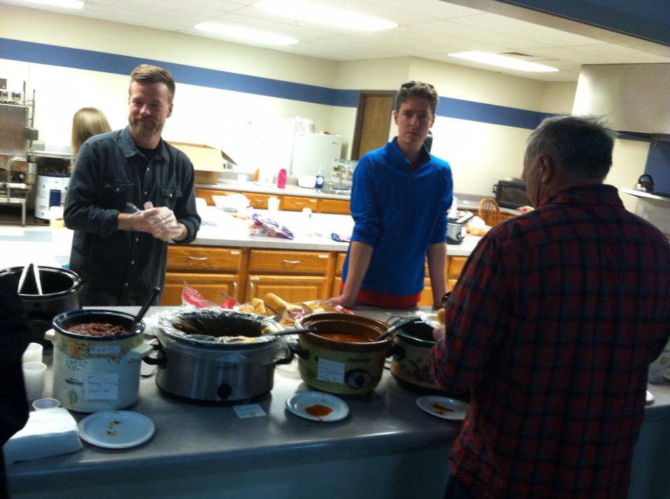 Volunteers <a href="/manspeaker/">Tj Manspeaker</a> &amp; <a href="/topcity/">topcity</a> are serving up the chow