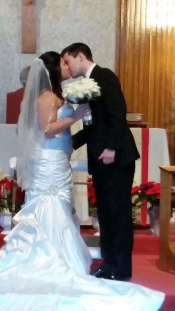 MichelleDelNigr's tweet photo. Congratulations!  Love you guys xo  #HappilyEverAlger http://t.co/4GZwCirmJu