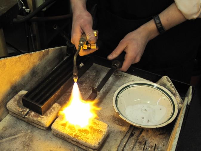 jenifercraige's tweet photo. New beginning fresh designs this #gold bar is only the start! @WongsJewellers #Workshop #jewellery #bespokejewellery http://t.co/t3Y6TXMdkA